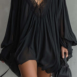Laura - Vestido Mini de Chiffon Negro con Escote de Encaje para Mujer