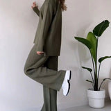 Conjunto casual de dos piezas con abertura elegante