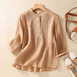 Laurienne™ | Blusa bordada con cuello Mao