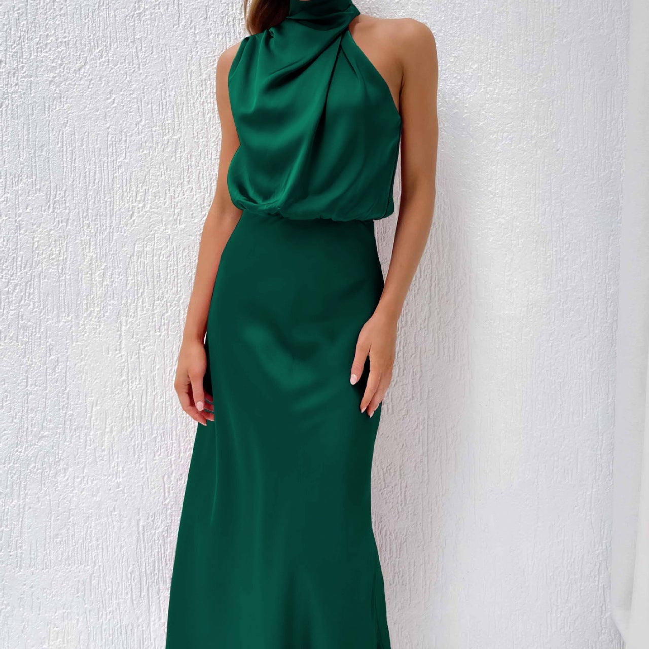 Carlina | Vestido largo de satén con cuello halter