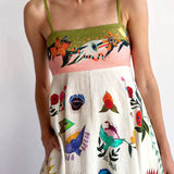 Vestido lencero estampado con una elegante pintura de posicionamiento