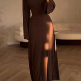 Elegante vestido de punto con lazo en la cintura
