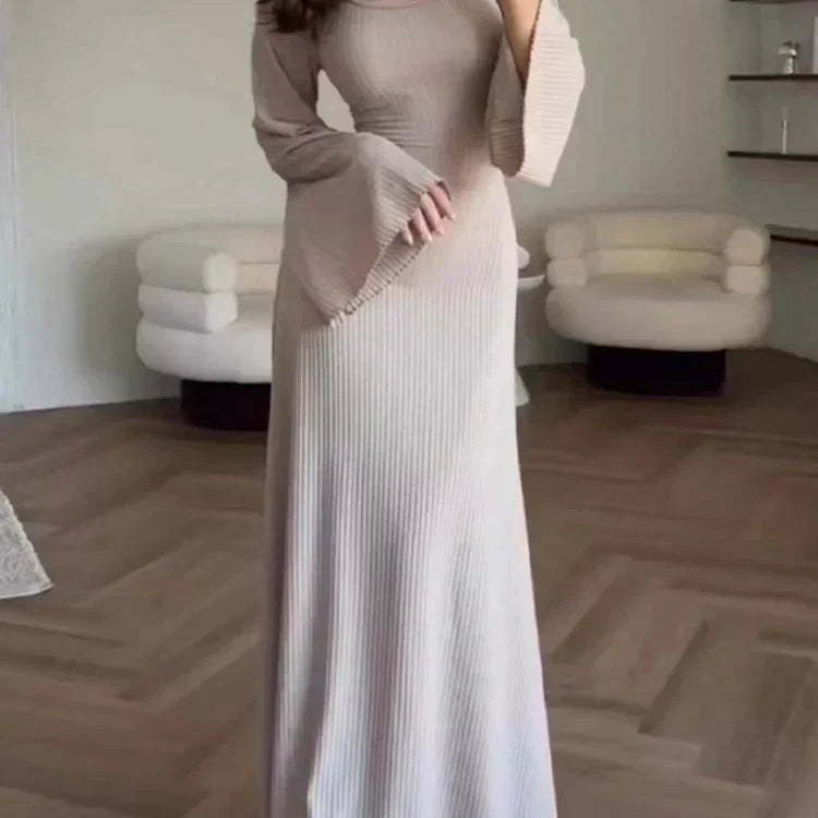 Elegante vestido de punto con lazo en la cintura