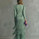 Clara · Vestido elegante con mangas de flecos para Mujer